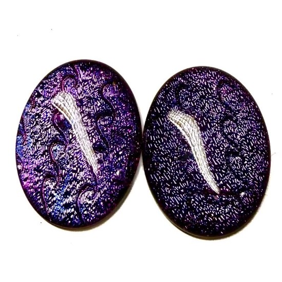 Afbeeldingen van Dichroic Glass Cabochon 40x30mm oval Violet Shades x1