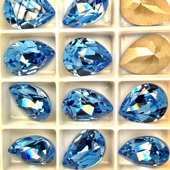 Afbeeldingen van Swarovski Fancy Drop 4320 14x10mm Recreated Ice Blue  x1