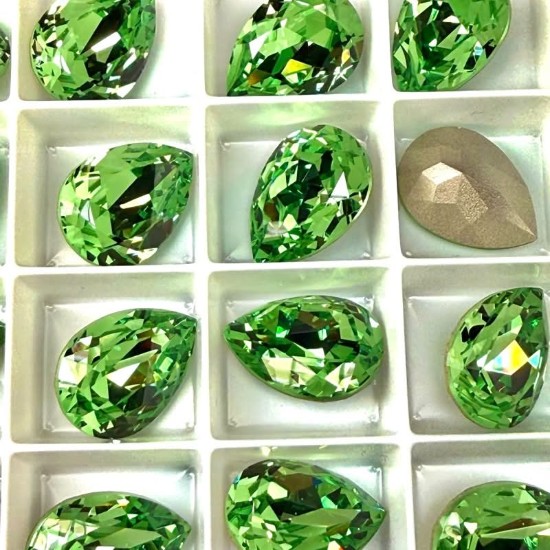 Afbeeldingen van Swarovski Fancy Drop 4320 18x13mm Recreated Peridot  x1