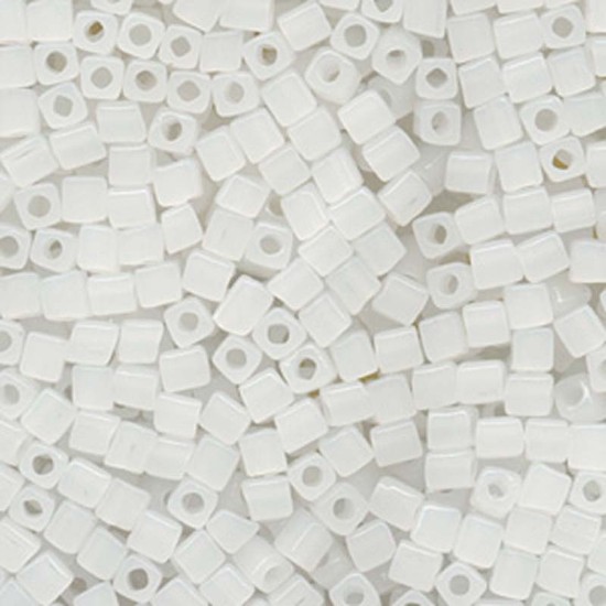 Afbeeldingen van Miyuki Cubes 4mm 550  White Luster x10g