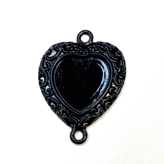 Picture of Filigree Heart 32mm Black x1 