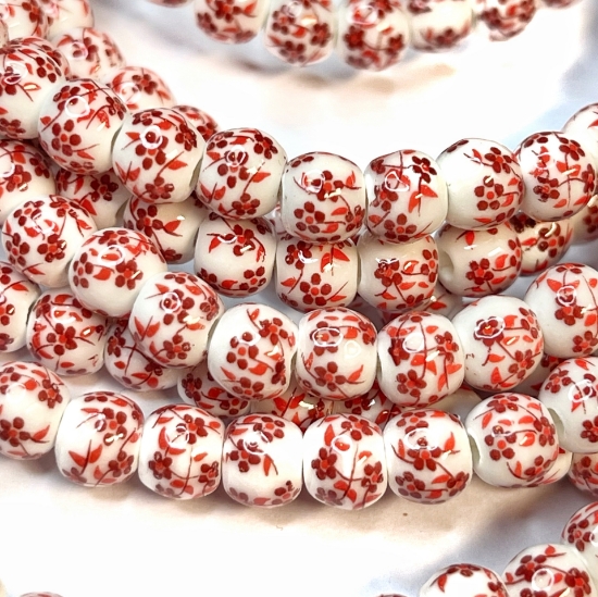 Picture of Porcelain bead 6mm round Red flowers x32cm