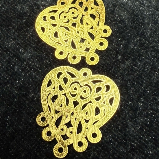 Picture of Filigree Heart 22x20mm  w/5 loops Gold Tone x1