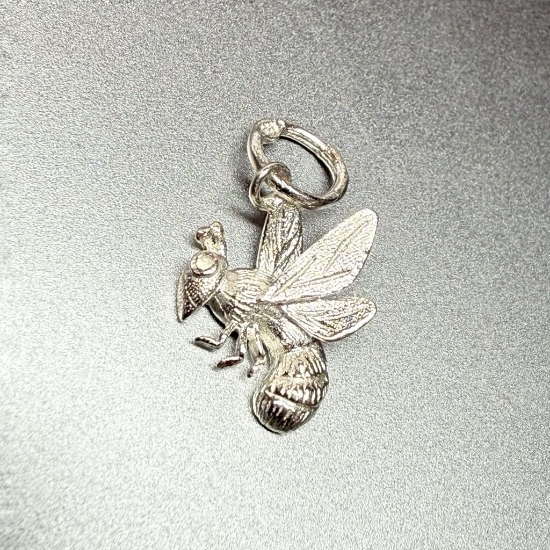 Picture of 925 Silver Charm 14x10mm Flying Bee w/ ring x1
