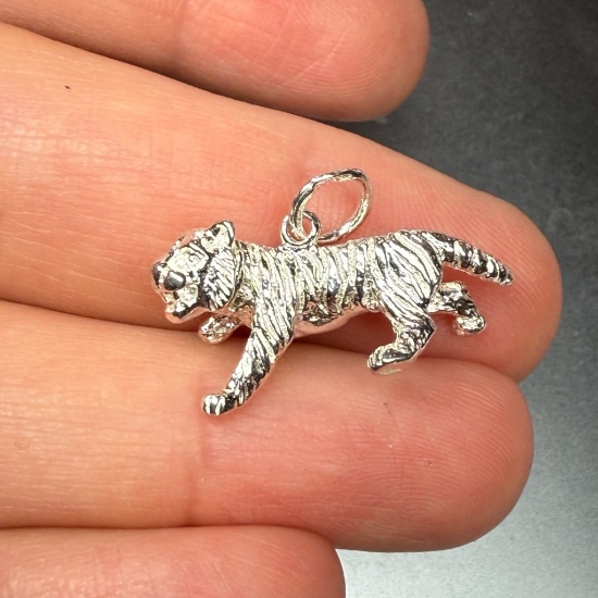 Picture of 925 Silver Charm 26x10mm Tiger w/ ring x1