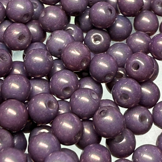 Picture of Round beads 4mm Chalk Lila Vega Luster x100